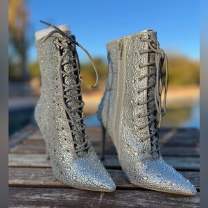 NIB Steve Madden Valency Silver Rhinestone Pointed Toe Boots, Women’s size 5